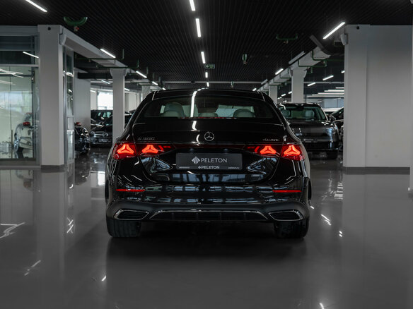 2026 Mercedes-Benz E-Класс 300 VI (W214, S214), чёрный - вид 5