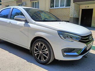 2025 Lada (ВАЗ) Vesta I Рестайлинг (NG), белый, 1550000 рублей, вид 1