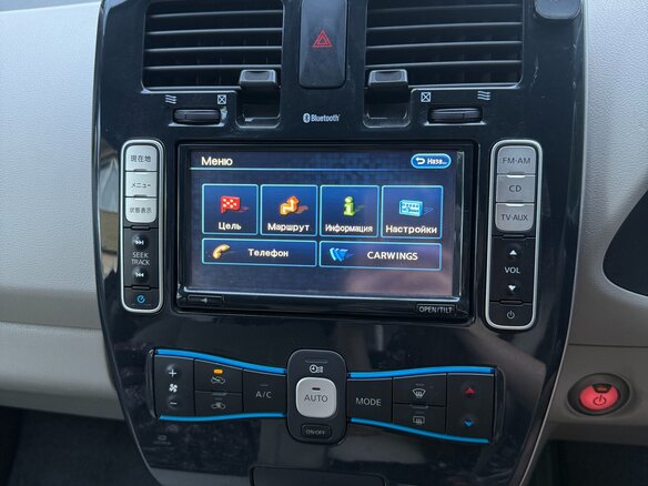 2012 Nissan Leaf (EM61) I (ZE0/AZE0), белый, 950000 рублей - вид 13
