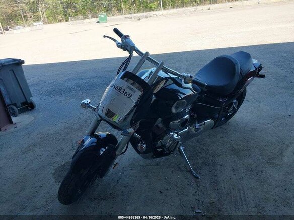 2025 Suzuki Boulevard M109R, чёрный - вид 2