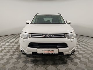 2013 Mitsubishi Outlander III, белый, 1229000 рублей, вид 2
