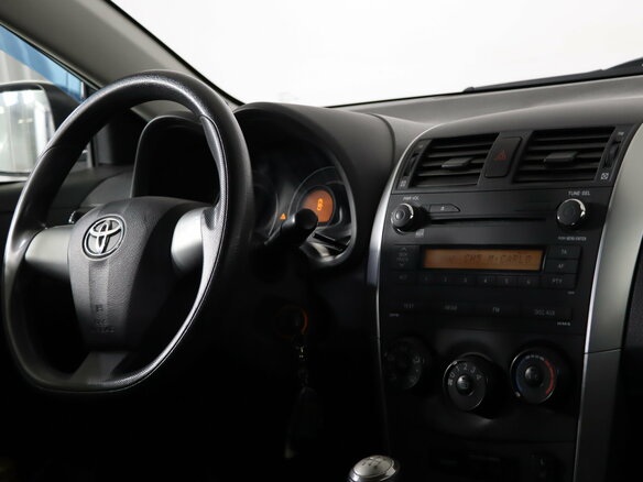 2010 Toyota Corolla X (E140, E150), белый - вид 10