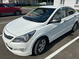 2015 Hyundai Solaris I Рестайлинг, белый, 850000 рублей, вид 1