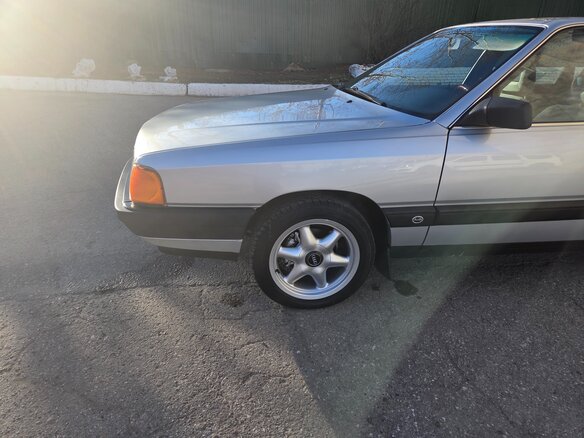 1990 Audi 100 III (C3) Рестайлинг, серебристый, 860000 рублей - вид 3