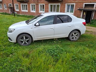 2017 Renault Logan II, белый, 800000 рублей, вид 3