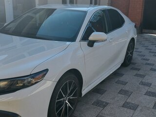 2021 Toyota Camry US Market VIII (XV70) Рестайлинг, белый, 2230000 рублей, вид 4