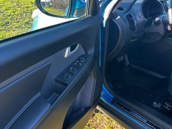 2013 Kia Sportage III, голубой, 1550000 рублей - вид 16