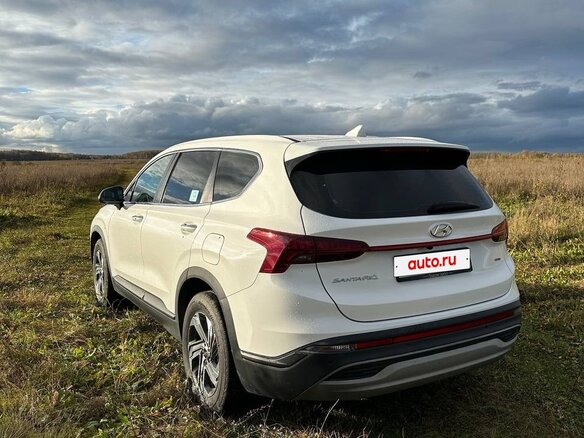 2021 Hyundai Santa Fe IV Рестайлинг, белый, 3000000 рублей - вид 3