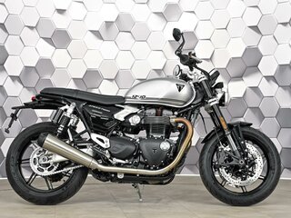 2025 Triumph Speed Twin, серебристый, 1629000 рублей, вид 3