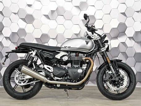 2025 Triumph Speed Twin, серебристый, 1629000 рублей, вид 3