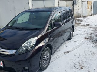 2013 Toyota ISis I Рестайлинг, красный, 1250000 рублей, вид 2
