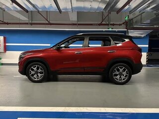 2022 Kia KX3, красный, 1432000 рублей, вид 4