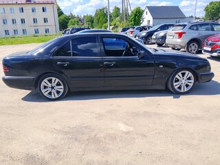 1998 Mercedes-Benz E-Класс 240 II (W210, S210), чёрный, 320000 рублей, вид 4