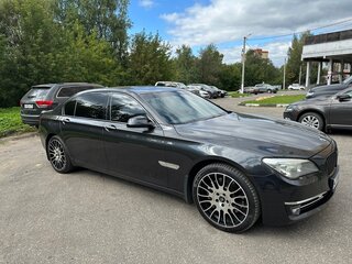 2013 BMW 7 серии 750i xDrive V (F01/F02/F04) Рестайлинг, серый, 1600000 рублей, вид 4