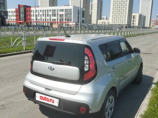 2018 Kia Soul II Рестайлинг, серебристый, 1500000 рублей, вид 3