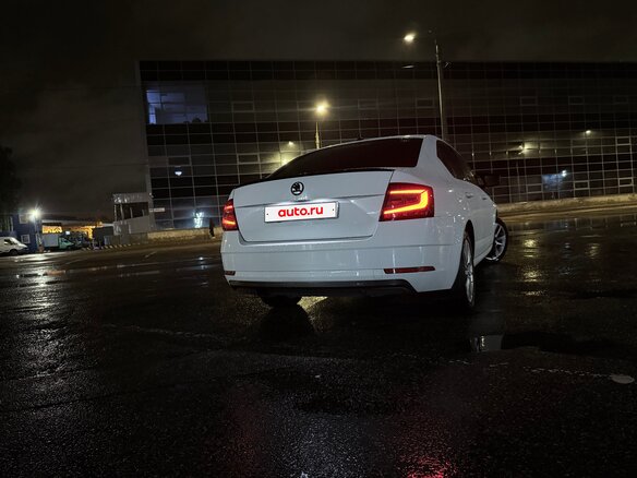 2018 Skoda Octavia III (A7) Рестайлинг, белый, 1479900 рублей