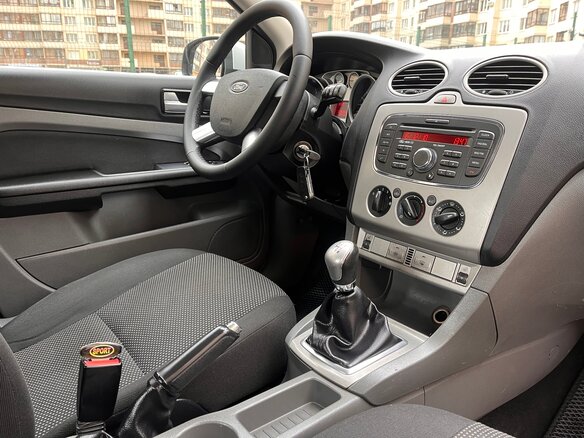 2010 Ford Focus II Рестайлинг, серебристый, 469000 рублей - вид 28