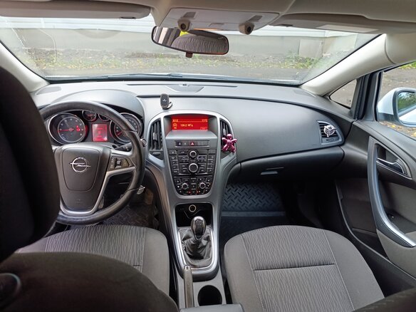 2014 Opel Astra J Рестайлинг, белый, 580000 рублей - вид 4