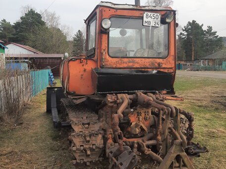 1987 ВгТЗ ДТ-75/ДЗ-42, красный, 330000 рублей, вид 1