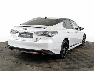 2021 Toyota Camry VIII (XV70) Рестайлинг, белый, 3035000 рублей, вид 5