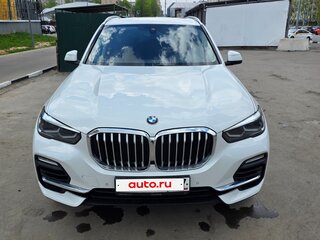 2020 BMW X5 25d IV (G05/G18), белый, 6820000 рублей, вид 3