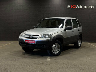 2017 Chevrolet Niva I Рестайлинг, серебристый, 650000 рублей, вид 1