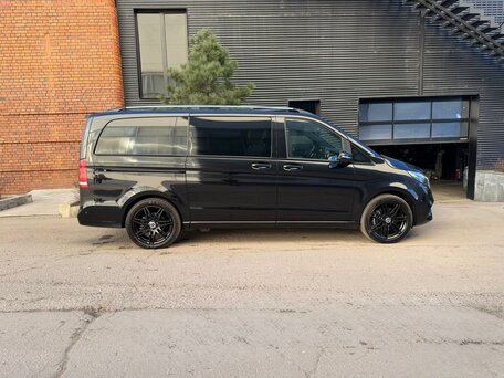 2023 Mercedes-Benz V-Класс Long 300 d длинный III (W447) Рестайлинг, чёрный, 9750000 рублей, вид 5