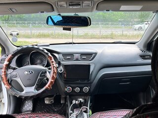 2017 Kia Rio III Рестайлинг, белый, 750000 рублей, вид 5