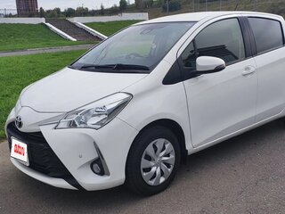 2019 Toyota Vitz III (XP130) Рестайлинг 2, белый, 905000 рублей, вид 2