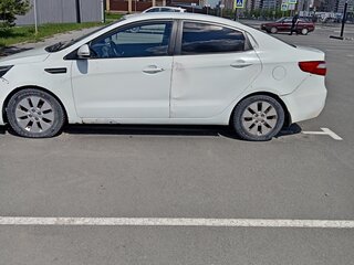 2012 Kia Rio 4-speed III, белый, 450000 рублей, вид 5