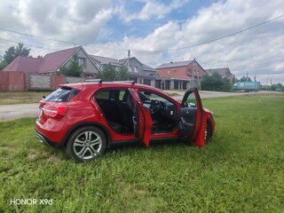 2016 Mercedes-Benz GLA 180 I (X156), красный, 1700000 рублей, вид 4