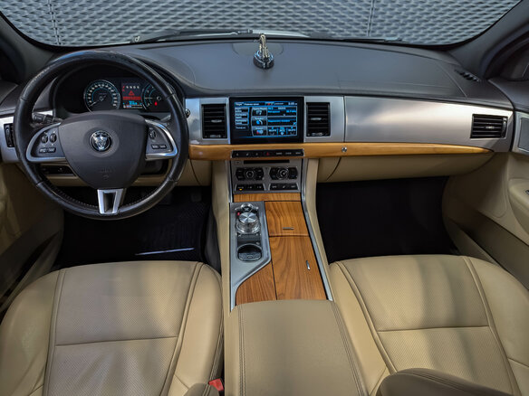 2014 Jaguar XF I Рестайлинг, белый, 1350000 рублей - вид 16