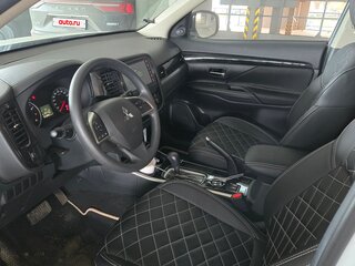 2022 Mitsubishi Outlander III Рестайлинг 3, белый, 2300000 рублей, вид 5