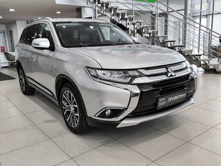 2017 Mitsubishi Outlander III Рестайлинг 2, серебристый, 1350000 рублей, вид 3
