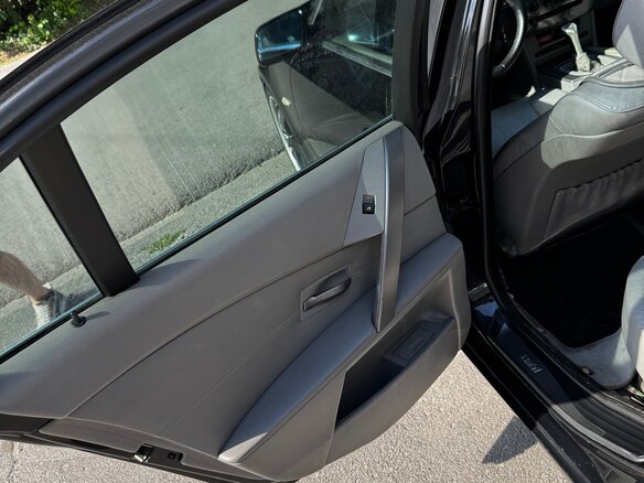 2003 BMW 5 серии 520i V (E60/E61), чёрный, 900000 рублей - вид 8