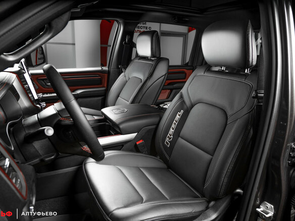 2025 Ram 1500 Crew Cab V Рестайлинг, чёрный - вид 5