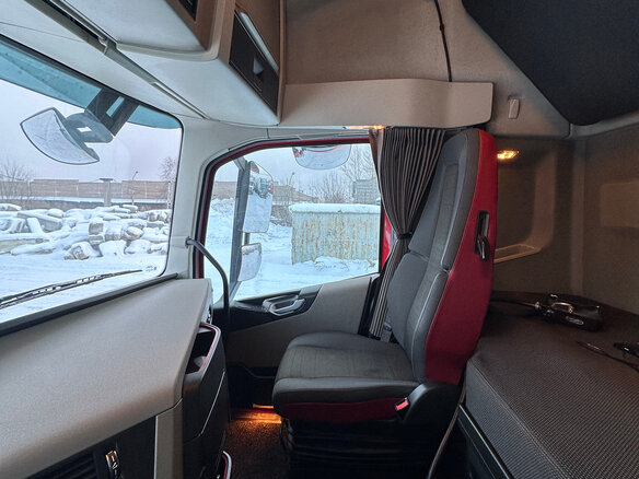 2017 Volvo FH, красный, 8800000 рублей - вид 27