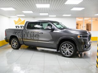 2026 Ram 1500 Crew Cab V Рестайлинг, серый, 10999000 рублей, вид 3