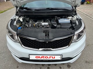 2016 Kia Rio III Рестайлинг, белый, 1050000 рублей, вид 5