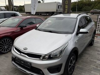 2020 Kia Rio X IV Рестайлинг, серебристый, 1350000 рублей, вид 2