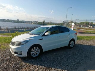 2016 Kia Rio III Рестайлинг, белый, 1067000 рублей, вид 4
