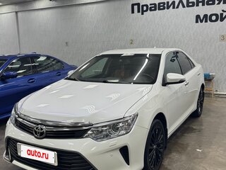 2015 Toyota Camry VII (XV50) Рестайлинг, белый, 1900000 рублей, вид 2
