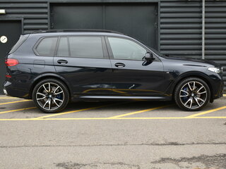 2021 BMW X7 30d I (G07), чёрный, 8400000 рублей, вид 2