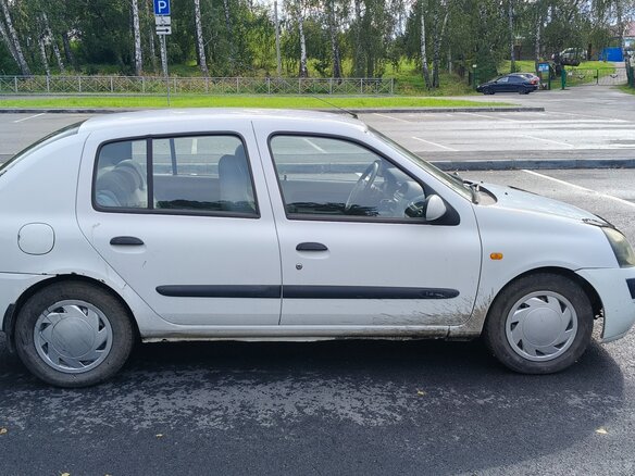 2002 Renault Symbol I Рестайлинг, белый, 150000 рублей - вид 3