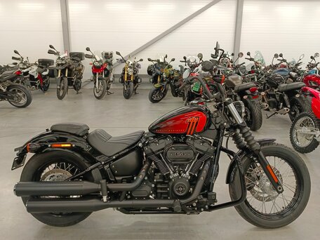 2021 Harley-Davidson Street Bob, чёрный, 1660000 рублей, вид 2