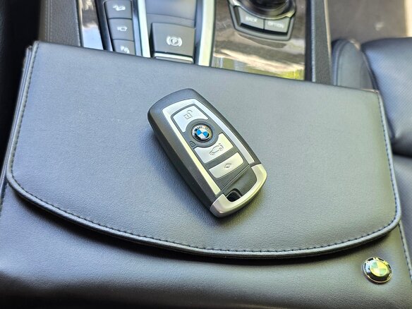 2013 BMW 7 серии Long 750Li xDrive V (F01/F02/F04) Рестайлинг, чёрный, 1400000 рублей - вид 28