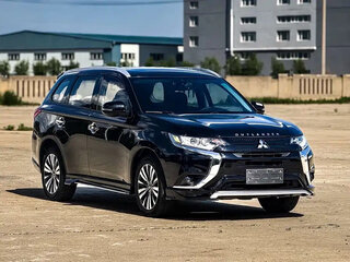 2022 Mitsubishi Outlander III Рестайлинг 3, чёрный, 1770000 рублей, вид 3