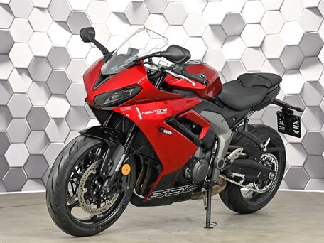 2025 Triumph Daytona 660, красный, 917000 рублей, вид 2
