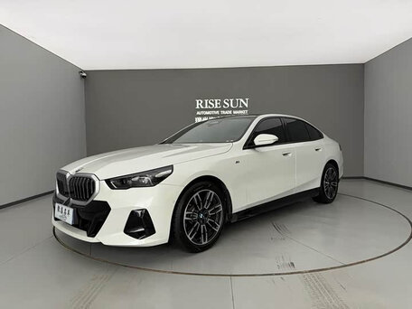 2024 BMW 5 серии 525i VIII (G60/G61/G68), белый, 5502454 рублей, вид 1