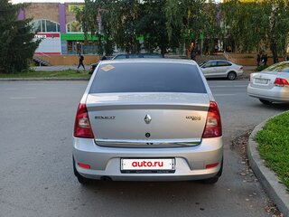 2013 Renault Logan I Рестайлинг, серебристый, 370000 рублей, вид 3